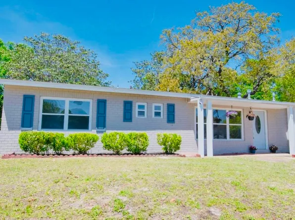 125 W Terry Cir, Mary Esther, FL 32569