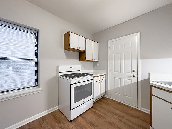 3rd image of 5746 N Winthrop Ave #D401
