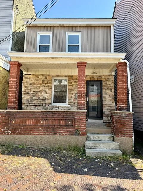 3 bed, 1600 sqft, $3,200 — Photo 1