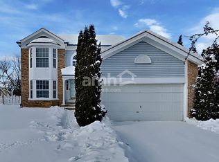 12 W Country Walk Dr, Round Lake Beach, IL