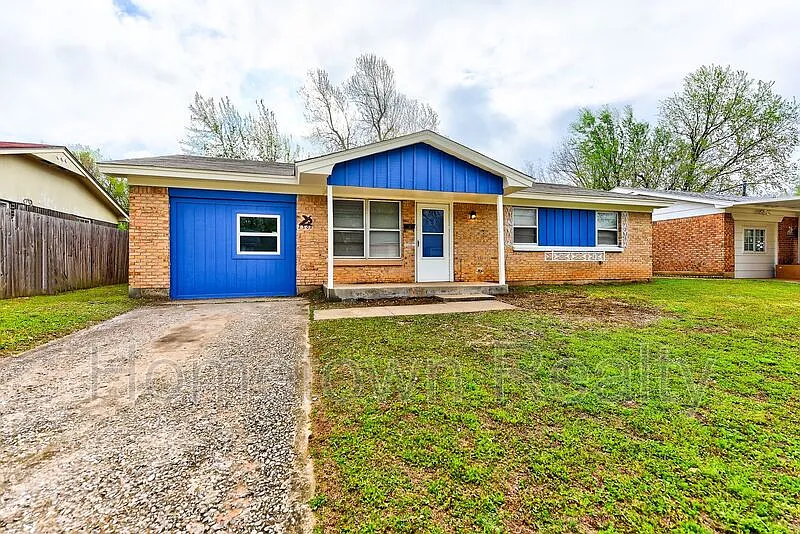 4 bed, 1.0 bath, 1242 sqft, $1,095 — Photo 3