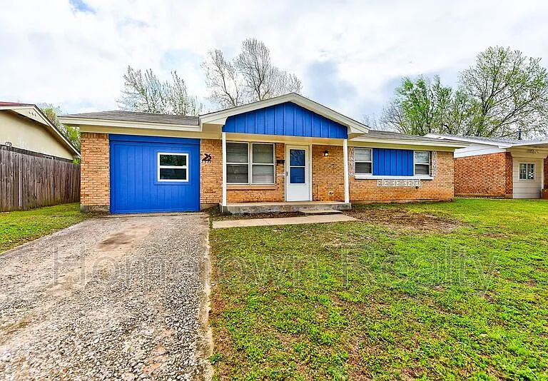 1308 McDonald Dr — Photo 3