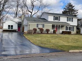 10557 Kenicott Trl, Brighton, MI 48114