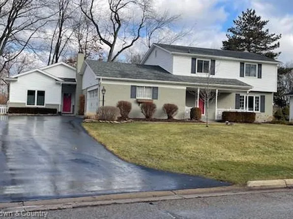 10557 Kenicott Trl, Brighton, MI 48114