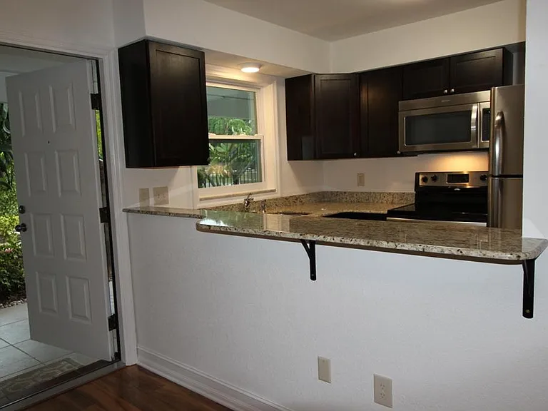 321 35th Ave N #D-2 — Photo 3