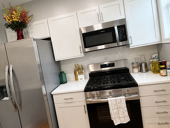 4th image of 303 Seaton Pl NE APT 2