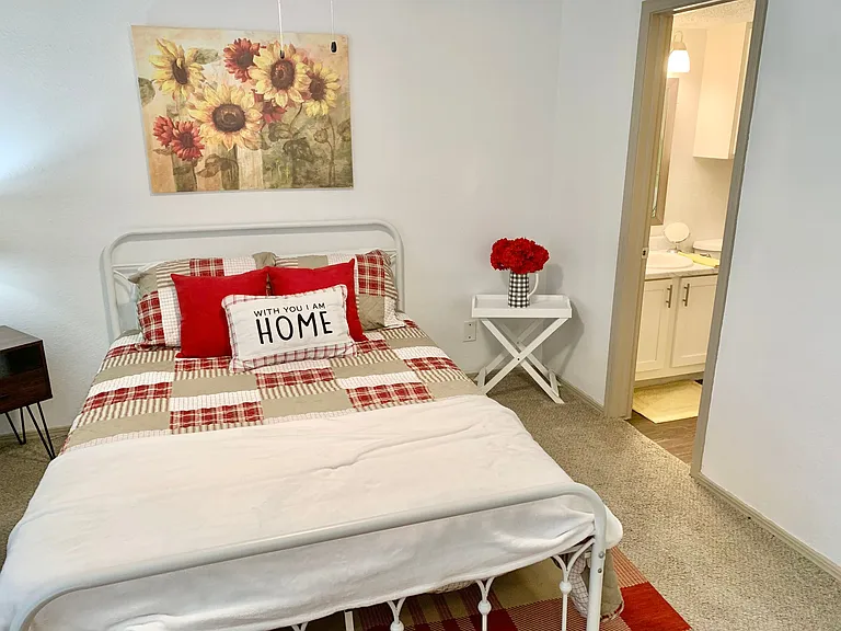 Quail Hollow Apartments — Photo 15