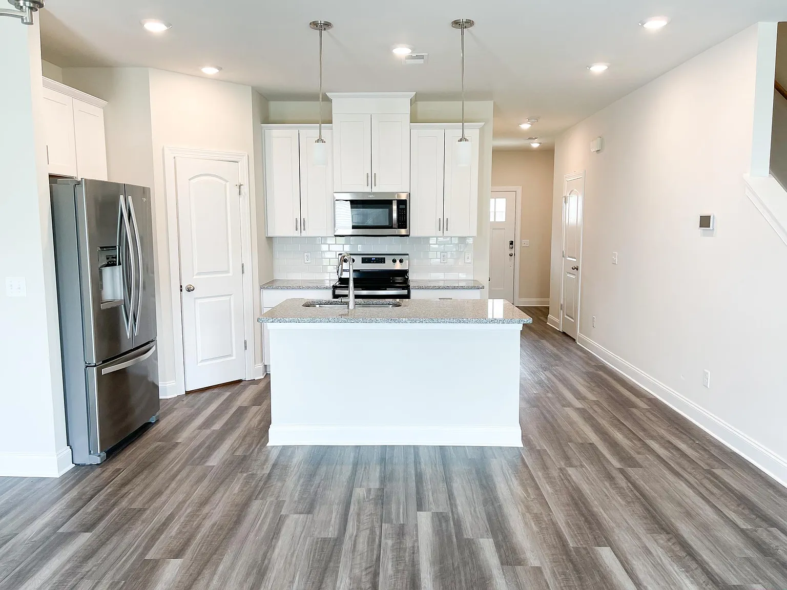 3 bed, 1611 sqft, $1,900 — Photo 1