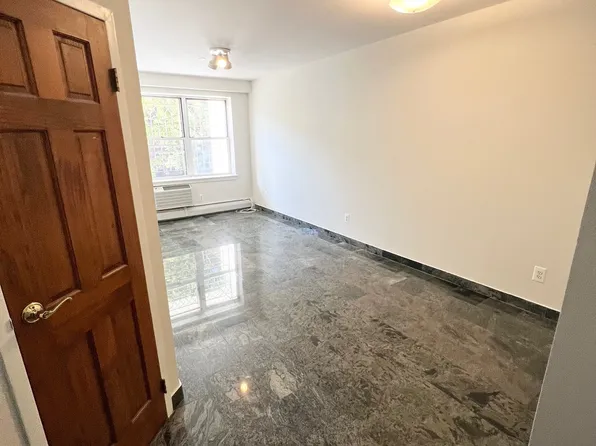 36-09 28th Avenue image 11 of 30