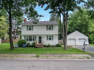 11 Mayflower Rd, Augusta, ME 04330