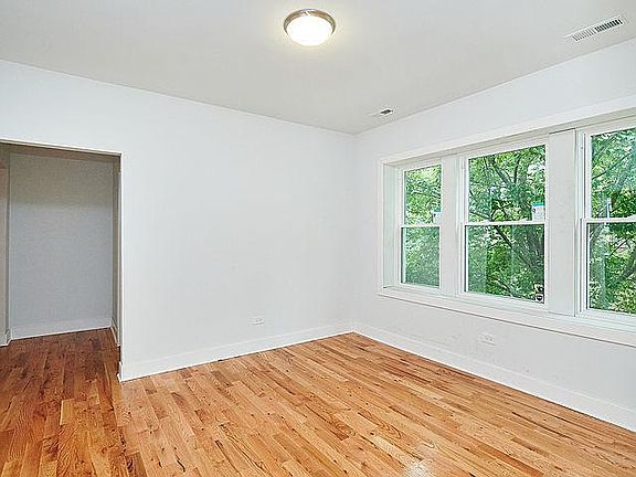 5th image of 6557 S Maplewood Ave #1