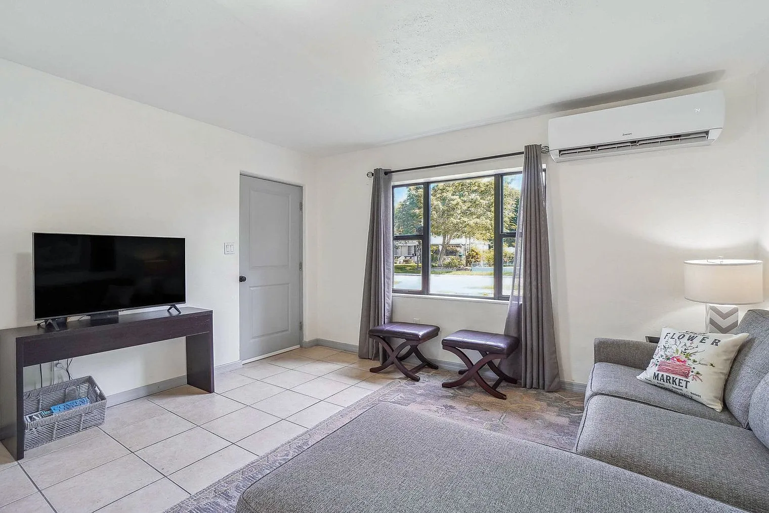 2 bed, 1.0 bath, 882 sqft, $2,499 — Photo 2