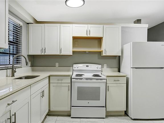 3rd image of 726 Park AVE