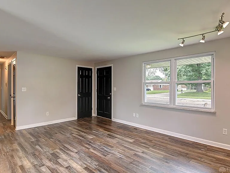 4554 Powell Rd — Photo 6