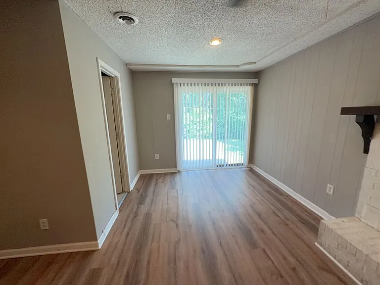 10805 Bennington Ave — Photo 13