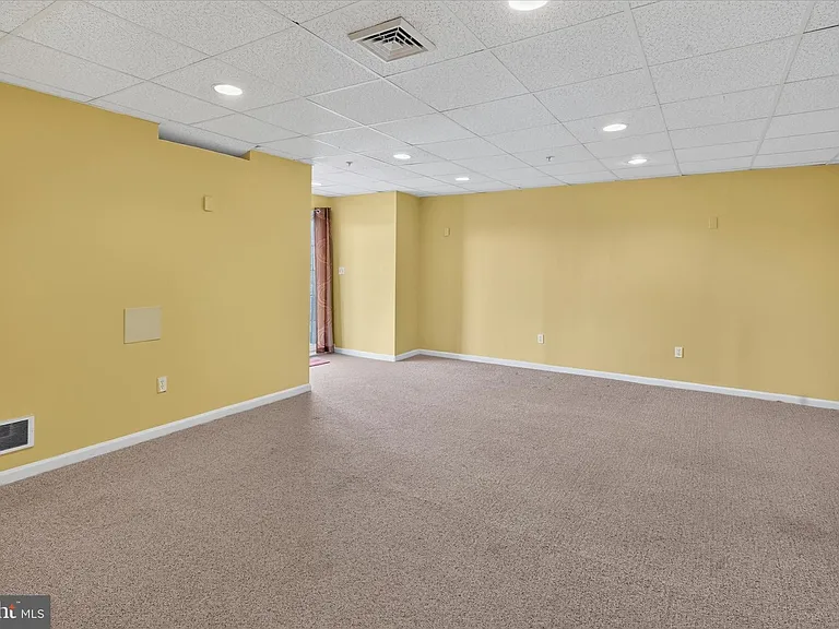 27 Lincoln Dr — Photo 48