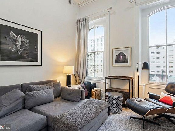 5th image of 1824 Chestnut St APT 2F
