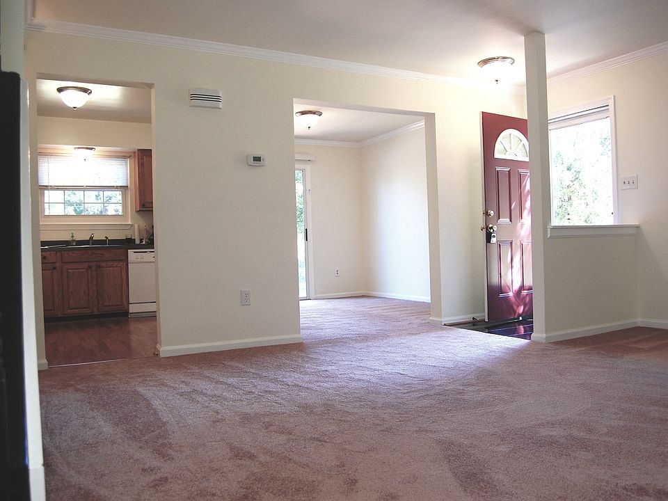 Fam Rm View of Din Kitch