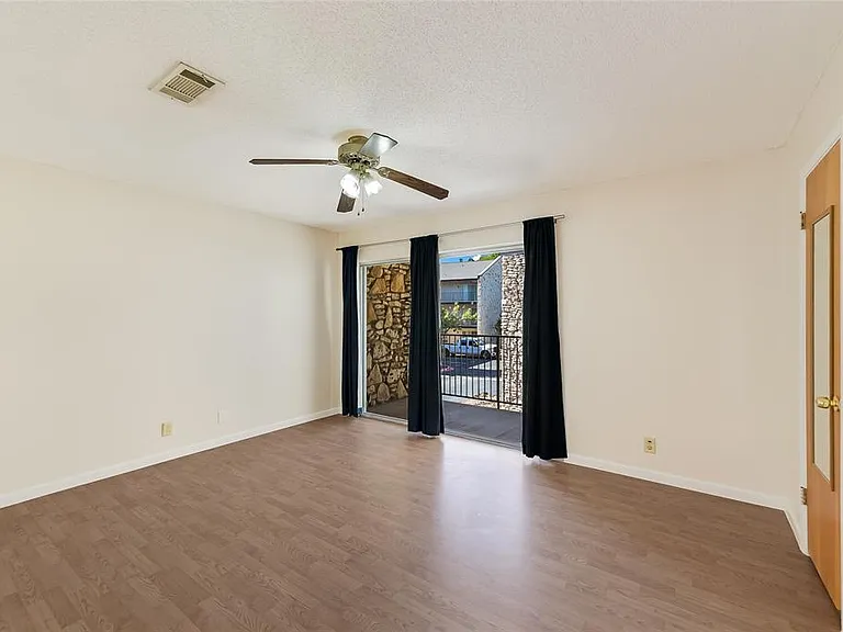 500 E Riverside Dr #216 — Photo 8