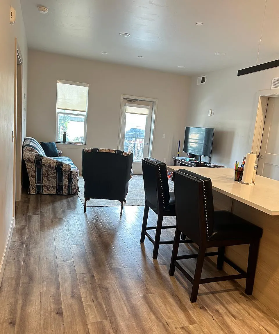 2 bed, 1400 sqft, $1,100 — Photo 1