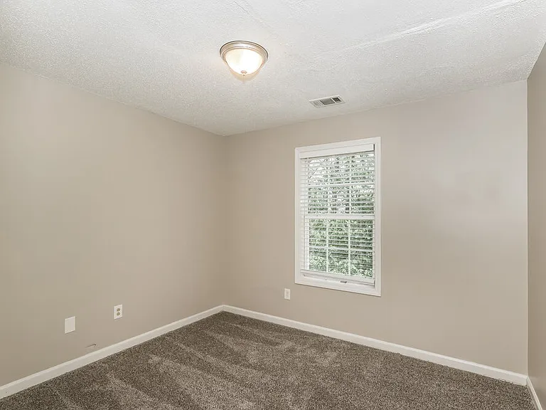 2150 Ivy Ln — Photo 13