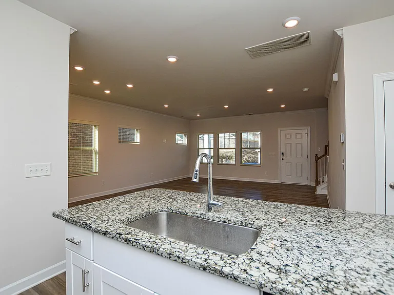 3215 Lisburn St — Photo 15