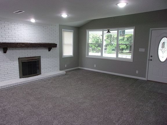 3rd image of 10325 Hillview Dr