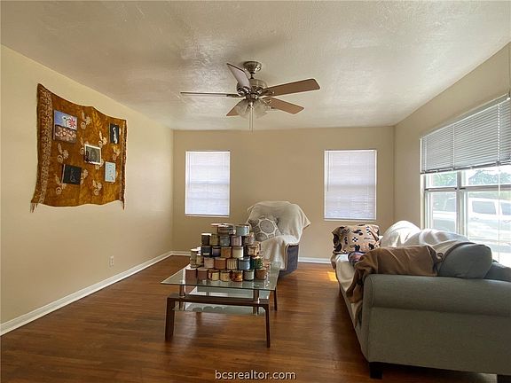 4th image of 1203 Foster Ave