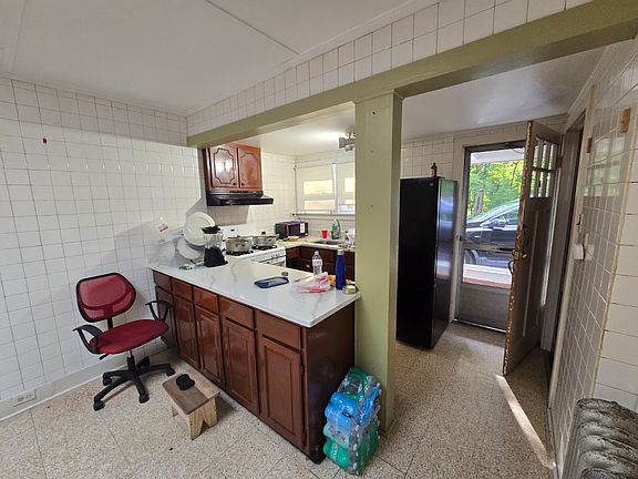 4th image of 4 Cedar Ln Floor 2