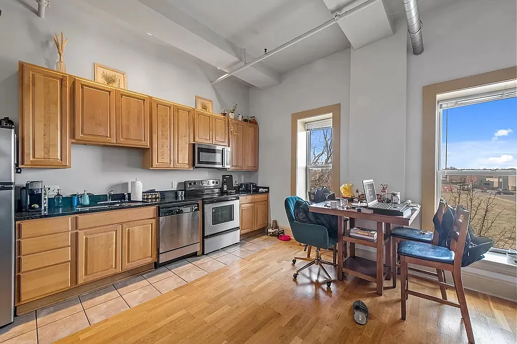 Building Photo - 3301 Park Ave #204