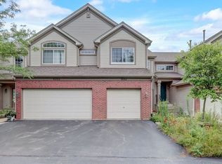 1053 Parkhill Cir, Aurora, IL 60502