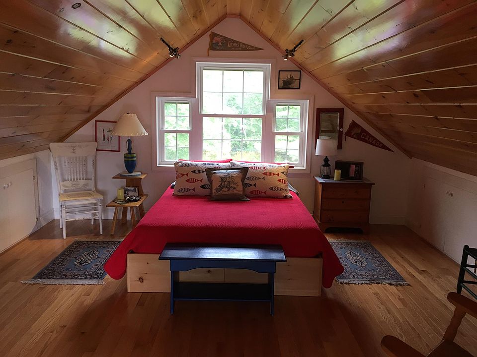Upstairs loft bedroom above garage. Queen bed.