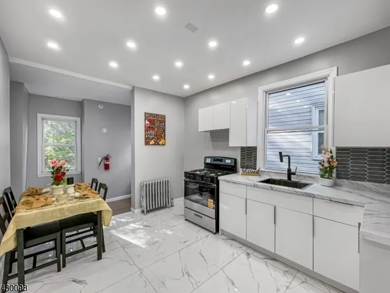39 Brookdale Ave — Photo 1