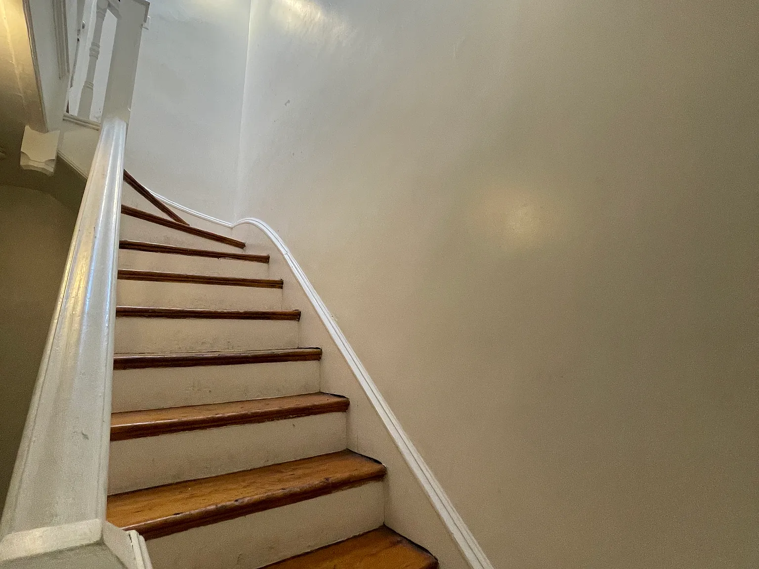 2 bed, 900 sqft, $2,300 — Photo 2