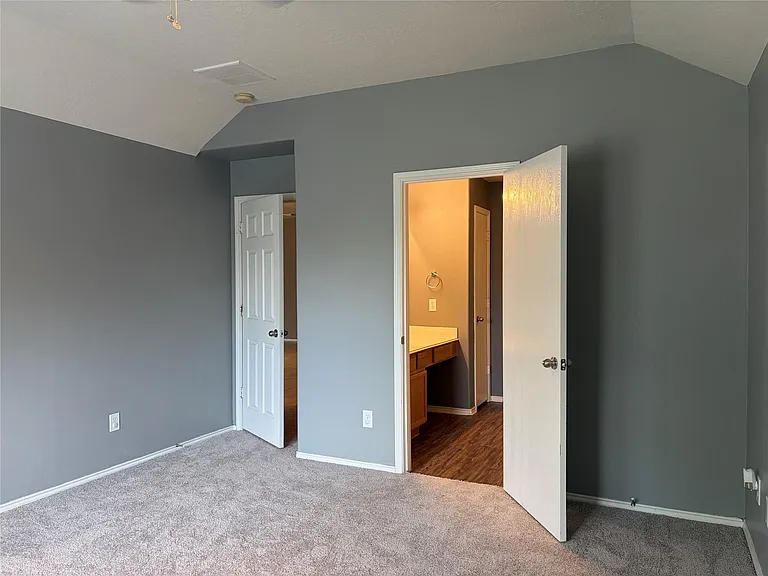 9510 Barr Spring Dr — Photo 14
