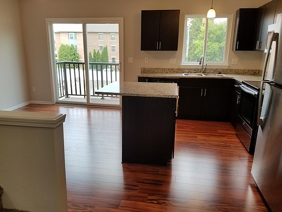 4th image of 33210 Slocum Dr