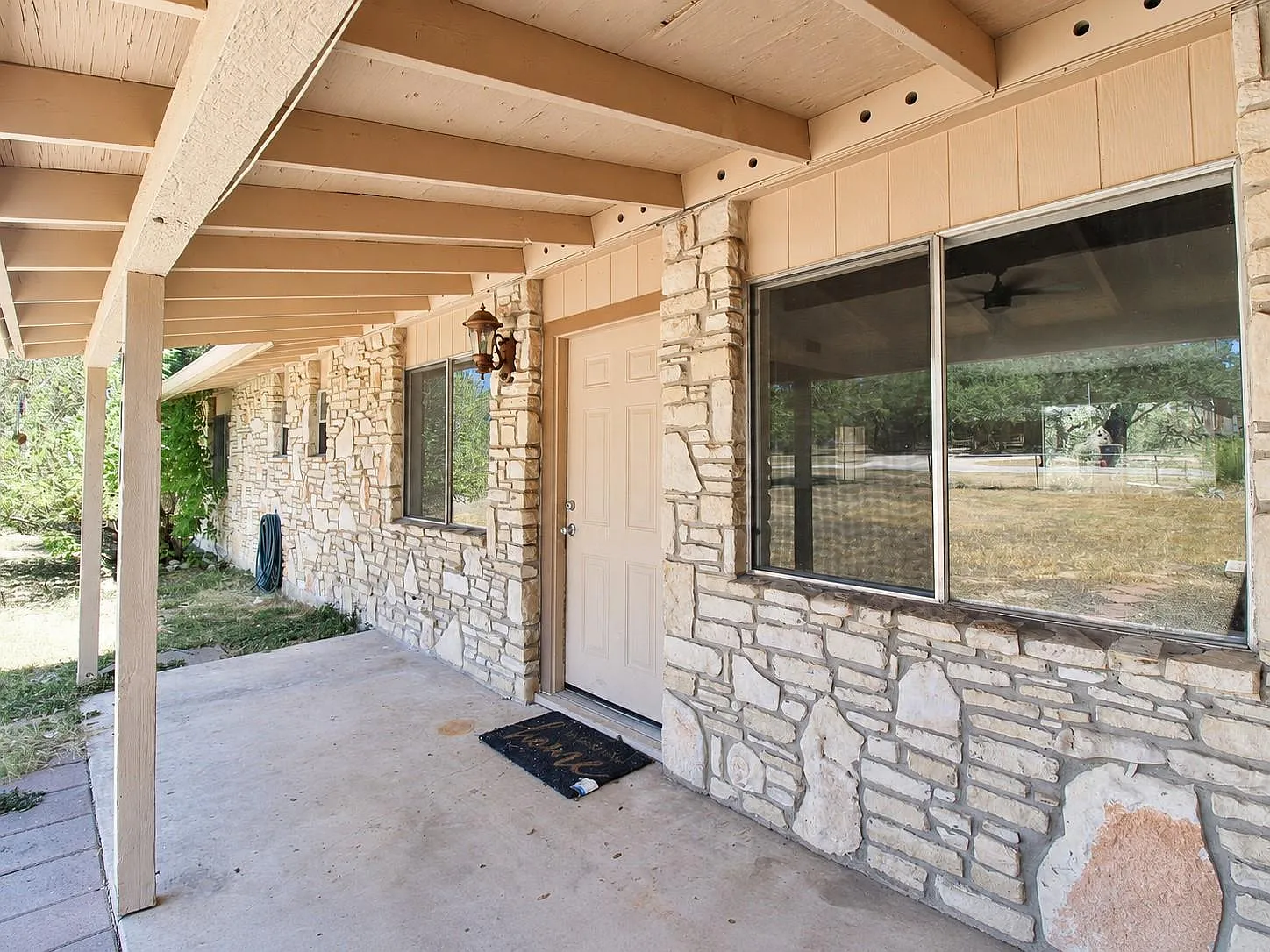 4 bed, 2.0 bath, 1723 sqft, $2,300 — Photo 4