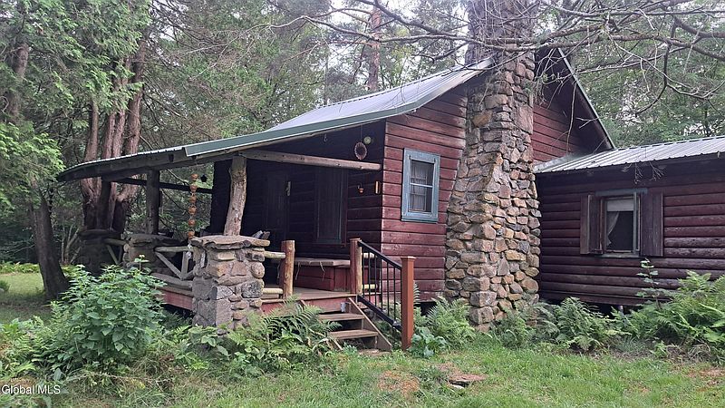 2nd image of 21 Longview Trail
