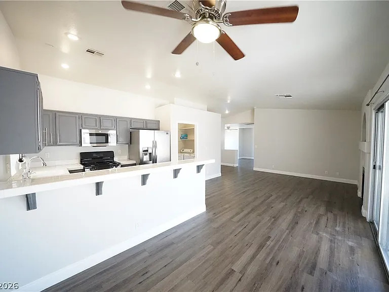 916 Clubview Dr — Photo 10