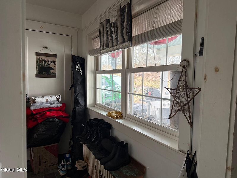 4th image of 1053 Wicker Street
