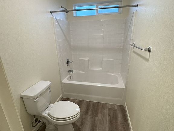 4th image of 7040 Avenue 310