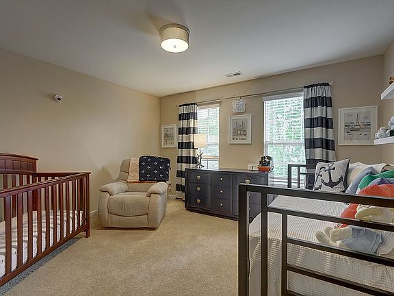 3rd image of 125 Greenway View Ct