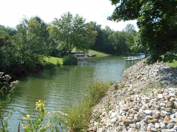 16 Bricker Cir, Avon, IL 61415
