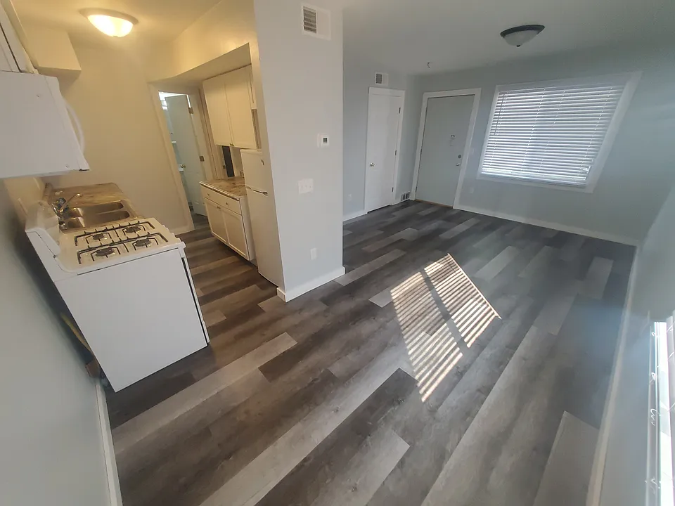 918 Denton St #8