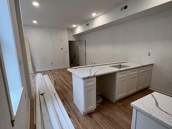 3rd image of 1930 W Girard Ave #2R