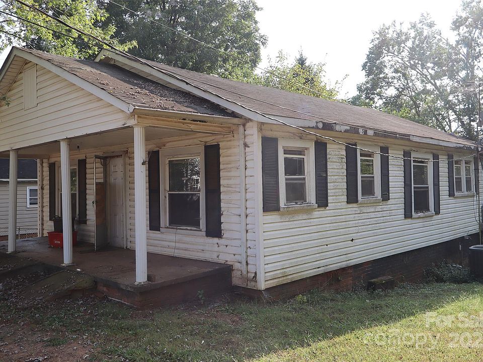 2nd image of 216 N Davis Ave