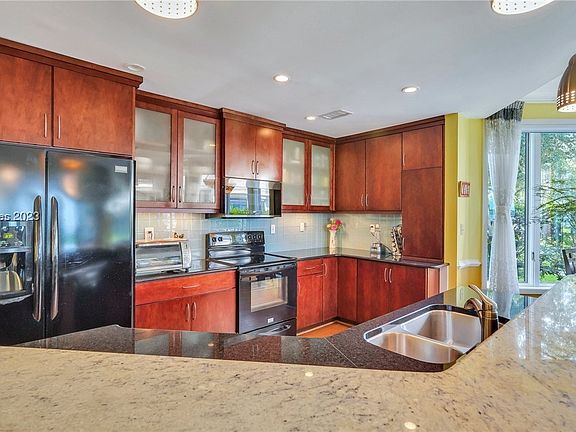 5th image of 6 Village North Dr APT 32