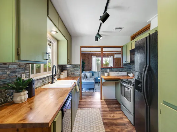 1457 Buena Vista St, Shasta Lake, CA 96019