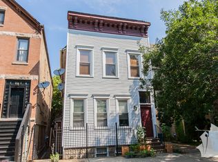1016 W Fry St APT 1R, Chicago, IL 60642