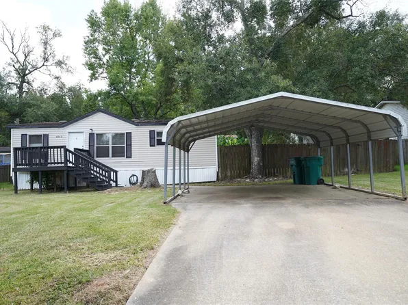 9533 Cypress Dr, Willis, TX 77318